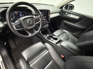 Volvo XC40 1.5 T4 Recharge R-Design Expression | Trekhaak | Leer | Stoel/Stuurverwarming | Camera / 24