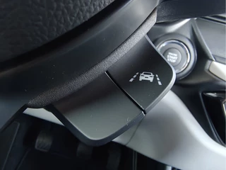 Suzuki Swift 1.2 COMFORT SMART HYBRID  Direct Leverbaar | Tot 10 JAAR GARANTIE!  Inclusief € 2.200,- Voorraad Voordeel / 24