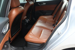 Alfa Romeo Giulia 2.0T SUPER AUT ORIG.NL/A.CarPlay/Ad.Cruise/Stuur&Stoelverw./18inch 114dkm! / 24