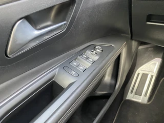 Peugeot 3008 1.6 Plug-in Hybrid 4WD 300 pk GT AUT  | 1e eigenaar | carplay | panoramadak | navigatie | 3D cockpit | 2 laadkabels | BTW / 24