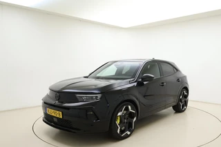 Opel Mokka Electric GSE 54 kWh | GSE | Stoel/stuurverwarming | Achteruitrijcamera | Unieke uitvoering | 20" Lichtmetalen velgen | Adapt. Cruise control | Alcantara sportstoelen