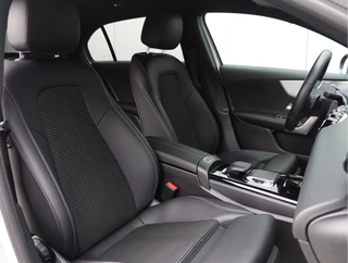 Mercedes-Benz A-Klasse 220 Launch Edition  | Widescreen | Camera | Org. NL / 20