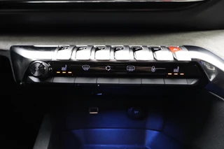 Peugeot 3008 1.2 PureTech GT  Trekhaak | Stoelverwarming Voor | Adaptief Cruise Control | Dodehoek Detectie | Lendensteun | Parkeer Sensoren rondom | / 32