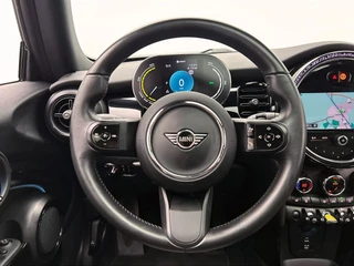 MINI Electric MINI Electric Collection 33 kWh | SOH 96% | Dealer Onderhouden | Panoramadak | Camera | Carplay | Stoelverwarming | / 28