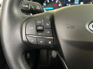 Ford Fiesta 1.0 EcoBoost Hybrid Titanium | Apple Carplay / Android Auto | Stoel + Stuurverwarming | Cruise Control | Parkeersensoren Achter | Lichtsensor | Climate Control | Verwarmbare Voorruit / 15