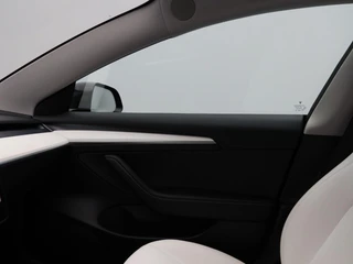 Tesla Model 3 Standard RWD Plus 60 kWh 238 Pk | Stoelverwarming | Panoramadak | Camera | Adaptive Cruise | 18 Inch | 41.788 Km !! / 28