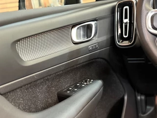 Volvo XC40 1.5 T3 R-Design | Pano | Winterpakket | Elektr voorstoelen+memory | Camera | Carplay / 38