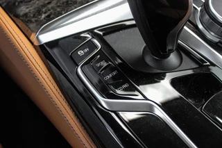 BMW 5-serie Touring 540i xDrive High Executive Luxury-Line | 1e eigenaar | Achterasbesturing | Cruise control adaptief | Apple carplay | Adaptief LED | DAB | Panoramadak | HiFi audio / 33