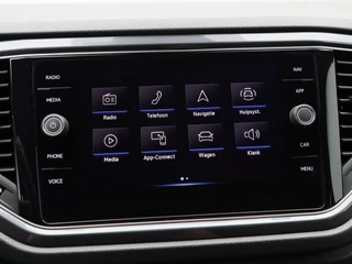 Volkswagen T-Roc 1.5 TSi 150 Pk Automaat R line | Black Style | Trekhaak | Stoelverwarming | Panorama dak | Camera | Adaptive Cruise | Climatronic | Carplay | 19 Inch | 58.509 Km !! / 28