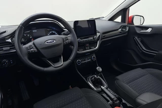 Ford Fiesta 1.0 EcoBoost Titanium | Trekhaak | Navigatie | Camera | Parkeersensoren voor en achter | Climate control | Lichtmetalen velgen / 17