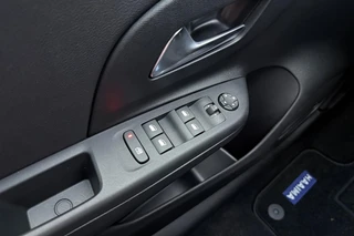Opel Corsa Electric Long Range GS 51 kWh | NIEUW | tot 429km WLTP | 100kW snelladen | Climate control | Stoel- en stuurverwarming | Achteruitrijcamera | Navi via Apple Carplay/Android Auto | Sportstoelen / 20