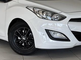 Hyundai i30 1.6 GDI i-Vision | Dealeronderhouden | Achteruitrijcamera | Trekhaak / 13