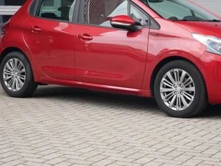 Peugeot 208 1.2 PureTech Signature Cruise| Navi+BT| / 23