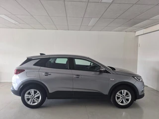 Opel Grandland X 1.2 Turbo Business Elegance / 7