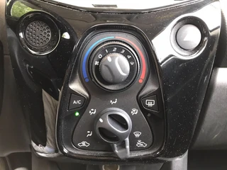 Citroën C1 1.0 VTi Shine Achteruitrijcamera | Navi | Airco / 13