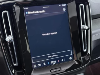Volvo C40 Recharge Core 69 kWh SOH 93%|VOLVO DEALER ONDERHOUDEN| ACHTERUITRIJCAMERA| PANORAMADAK| STOEL + STUURVERWARMING| RIJKLAARPRIJS INCL. 12 MAANDEN BOVAG GARANTIE| / 35
