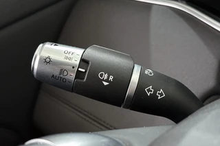 Land Rover Range Rover Evoque 1.5 P300e AWD SE Leder Memory Stuur-Stoelverwarming Camera / 37