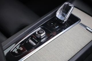 Volvo XC60 T6 Recharge AWD Inscription | Stoelverwarming | Trekhaak | Parkeercamera | Panoramadak | Pilot Assist |  BLIS  | Leder | Keyless / 42