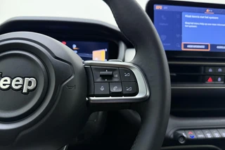 Jeep Avenger 1.2 e-Hybrid 110pk Automaat Summit | Navigatie | Achteruitrijcamera | Adapt. Cruise control | Climate control | Elektrische achterklep | Keyless | 18" Lichtmetalen velgen | 8 jaar garantie / 21