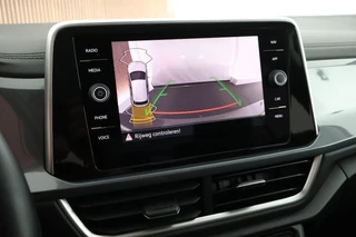 Volkswagen T-Roc 1.5 TSI 150pk DSG Style Trekhaak Camera Stoelverwarming Massage Virtual Cockpit Navigatie / 6