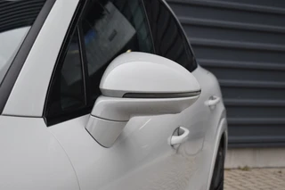 Porsche Cayenne Coupé 3.0 E-Hybrid Platinum Edition *Krijt* | Sportuitlaat | Panorama | ACC | Trekhaak | Ventilatie | Achterasbesturing | Bose | Head-Up | 22'' Wielen | / 51