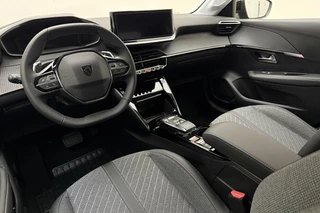Peugeot 208 1.2 Hybrid 110 e-DCS6 Allure | 360° Camera | Navigatie | Apple Carplay & Android Auto | 16'' LM Velgen | Climate Control / 16