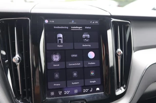 Volvo XC60 T6 Recharge AWD Plus Bright | Stoelverwarming | Trekhaak | 360° Camera |  Long range  | Pilot Assist |  BLIS  | Keyless / 55