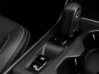 Volvo XC40 1.5 T3 Momentum Pro | NL-Auto | Elek. Achterklep | Parkeersensoren | Navigatie / 22
