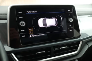 Volkswagen T-Roc 1.0 TSI 110pk Style Trekhaak LED Virtual Cockpit Navigatie / 28