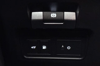 Land Rover Discovery Sport P300e 1.5 S / 30