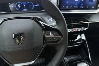 Peugeot 2008 1.2 Hybrid 145 Allure Navigation Pack l Vision Pack l DAB l LED l Bluetooth l Wireless Apple Carplay & Android Auto l 360 Camera l Adaptive Cruise Control l Climate Control l Lichtmetalen Velgen / 20