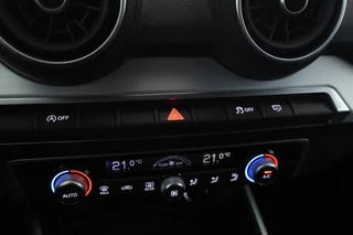 Audi Q2 30 TFSI Sport  S-line! Leer, Cruise, Navigatie / 32