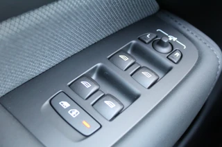 Volvo XC60 2.0 T6 PHEV AWD Plus Black Edition  | Panoramadak | Head-up | 360 Camera | H&K / 20