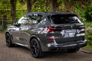 BMW X5 xDrive50e M Sport Pro Dravitgrau Individual Dravit Grau Sky Lounge Soft Close Vierwielbesturing / 17