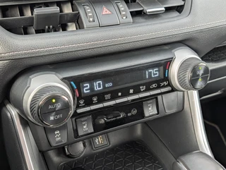 Toyota RAV4 2.5 Hybrid AWD Dynamic NWE. 4-SEASONS STOEL- & VOORRUITVERWARMING PDC V+A DIGITAL DISPLAY LED / 16