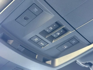 Peugeot e-3008 Launch Edition Dual Motor 73 kWh 325PK Automaat Navigatie, Rondomzichtcamera, Keyless, Panoramadak, Stoel & Stuurwielverwarming, Apple Carplay, Android Auto / 49