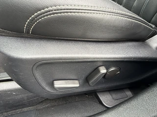 Ford Kuga BWJ 2021 2.5 225 PK PHEV Vignale  FULL LED | LEDER | STOEL+STUUR VERW. | PANODAK | ELEKTR. STOELEN | ELEKTR. ACHTERKLEP | CAMERA | NAVI | CLIMA | CRUISE | CARPLAY + ANDROID | KEYLESS | LMV | PDC / 6