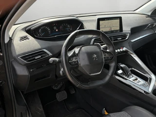 Peugeot 3008 1.2 PureTech Allure / 17