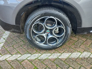 Alfa Romeo Tonale 1.5T HYBRID Ti AUTOMAAT  Matrix LED | Keyless | Adaptive Cruise / 37