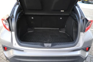 Toyota C-HR 1.8 Hybrid Bi-Tone STOEL/STUURVERW PARK-SENSOREN DODEHOEK DETECTIE LM-VELGEN BLUETOOTH CAMERA LED / 29