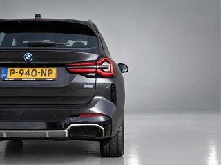 BMW iX3 M Sport High Executive 80 kWh | 1e eigenaar | dealer onderhouden | panoramadak | leder interieur | SOH accu 99.5% / 12