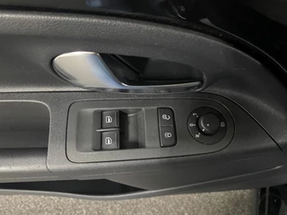 Volkswagen Up! 1.0 cross up! BlueMotion/ Nederlandse auto/ 5 deurs/ Parkeersensoren voor en achter/ Bluetooth / Airco / 12