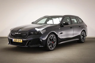 BMW 5-serie Touring 550e xDrive | INNOVATION / M SPORT PRO- PACK | PANORAMADAK | HEAD UP | STUURVERWARMING | 360 CAMERA | 20"