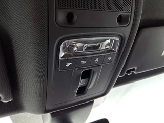 Audi A3 Limousine 35 TFSI S-Line Automaat | Adaptive Cruise | Parkeersensoren | Panoramadak / 23