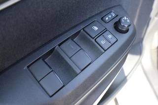 Toyota Yaris 1.5 HYBRID 115 STYLE STOEL-STUUR VERW. DODEHOEK LED KOPLAMPEN KEYLESS PARK.SENSOREN V+A / 10