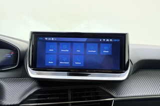 Peugeot 208 1.2 Hybrid 110 e-DCS6 Allure | Parkeersensoren | Appel Carplay/Android Auto draadloos | Climate Control | Cruise Control | Privacy Glass / 25