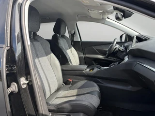 Peugeot 3008 1.2 PureTech Allure / 15
