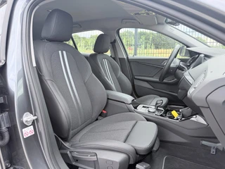 BMW 1-serie 118i Executive Edition | Carplay | PDC | Navi | Sportstuur / 23