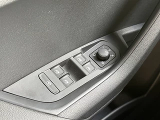 Škoda Karoq 1.5 TSI ACT Business Edition Plus Panoramadak | Camera | Adaptive cruise | Stoelverwarming | Full LED | NL auto | Dealer onderhouden / 17