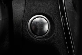 Mercedes-Benz C-klasse 180 AMG Night Edition | Panoramadak | Burmester | Memory | 360 Camera | Leder | LED | Sfeerverlichting | Stoelverwarming | 19" / 24